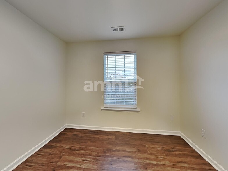 Building Photo - 102 Parkgate Ct