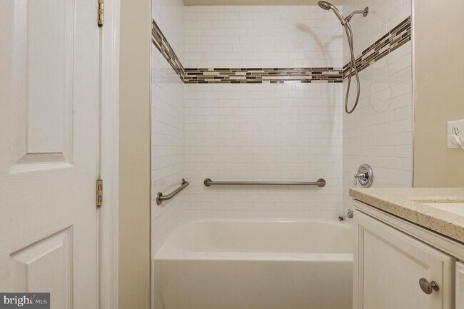 Building Photo - 4303 Evergreen Ln