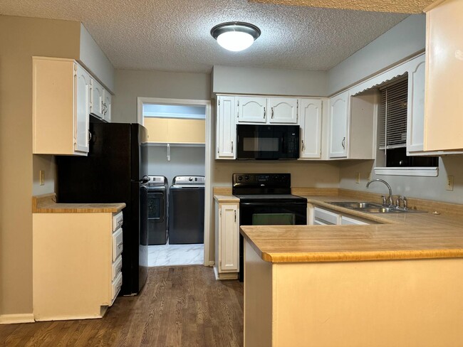 Building Photo - 10235 W 86th Ter