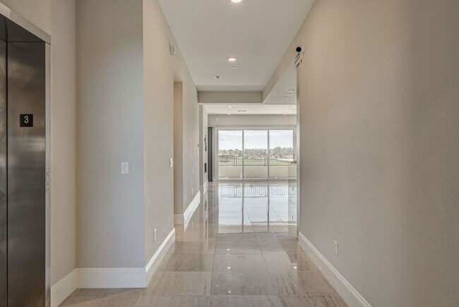 Building Photo - Mira Villa Condo