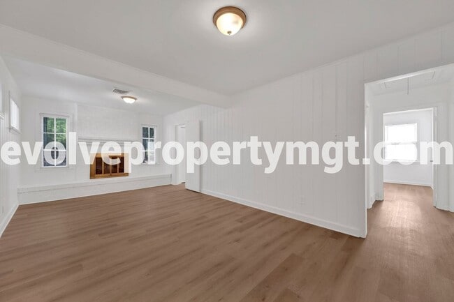 Building Photo - STUNNING RENOVATION IN PRIME LOCATION!! $5...