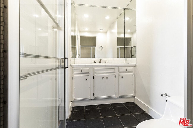 Building Photo - 143 S Mansfield Ave