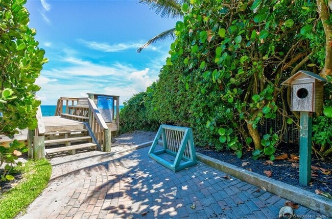 Building Photo - 229 Colony Rd