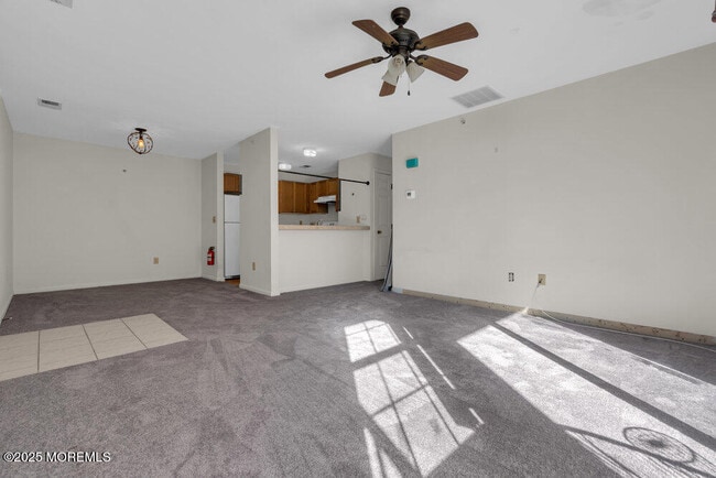 Building Photo - 25 Jockey Ln