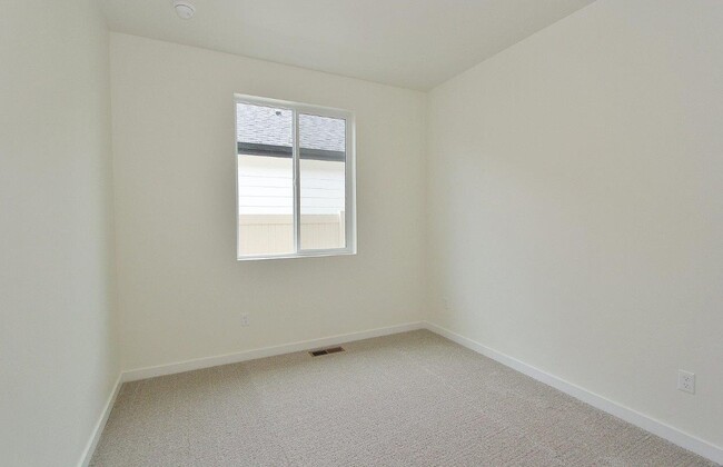 Building Photo - Immaculate Single-Level Home in Hope Springs