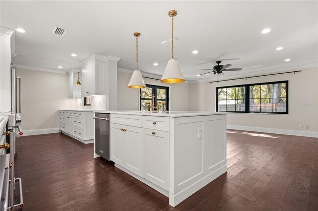 Building Photo - 648 Fitzwalter Dr