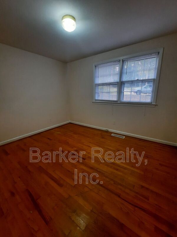 Building Photo - 2302 Lora Ln