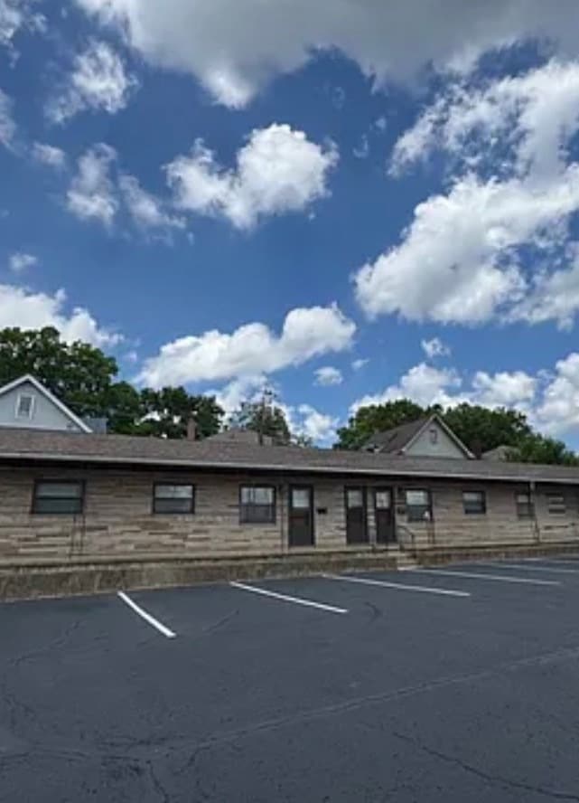 Building Photo - 575 N Walnut St