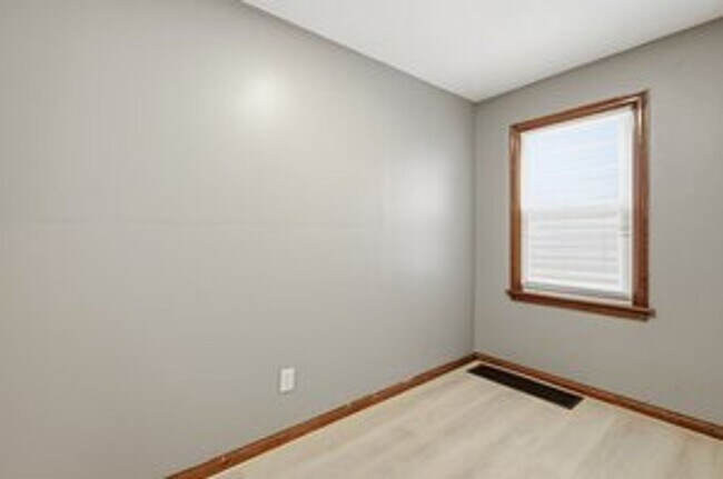 Building Photo - 3 Bed / 1 Bath | Ferguson, MO | $1,220/mo