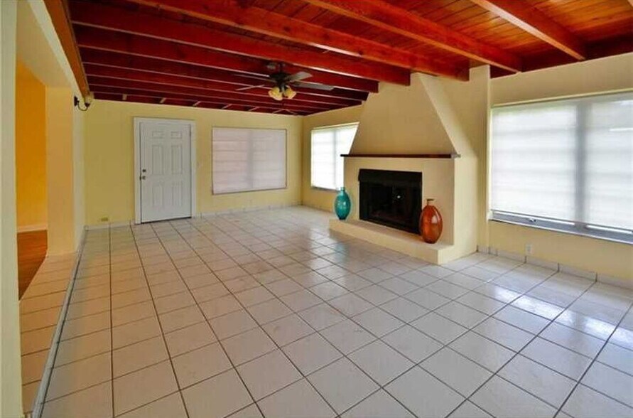 Family Room Opens to Screened Patio - 6515 SW 48th St