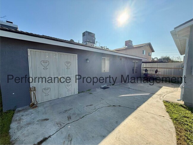 Building Photo - Stunning 3 Bed/2 Bath Home w/ ADU, Solar & $0 Deposit Option