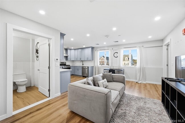 Building Photo - 62 South St