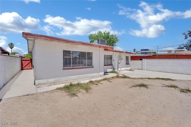 Building Photo - 2016 Linden Ave