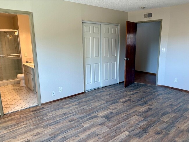 Building Photo - 478 Churchill Park Dr