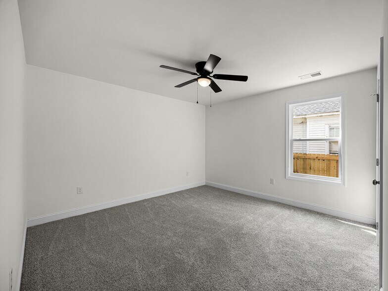 Building Photo - 307 W King St