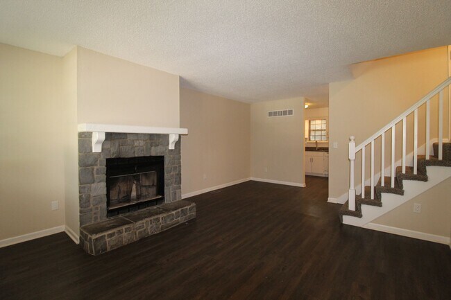 Building Photo - 115 N Saxony Dr