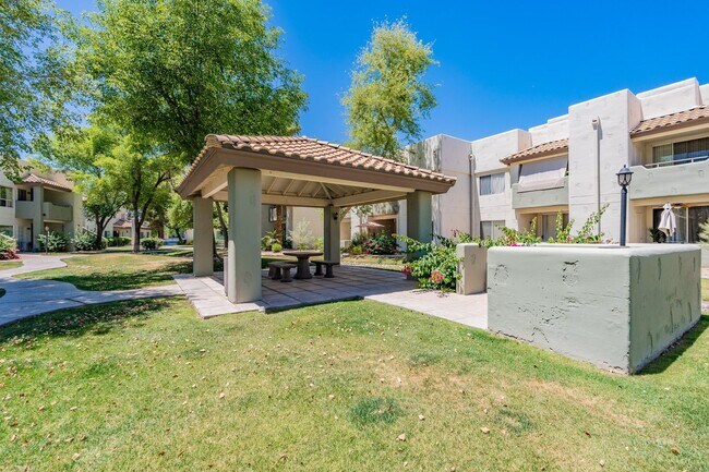 Building Photo - Chandler's Best-Kept Secret: Spacious Cond...