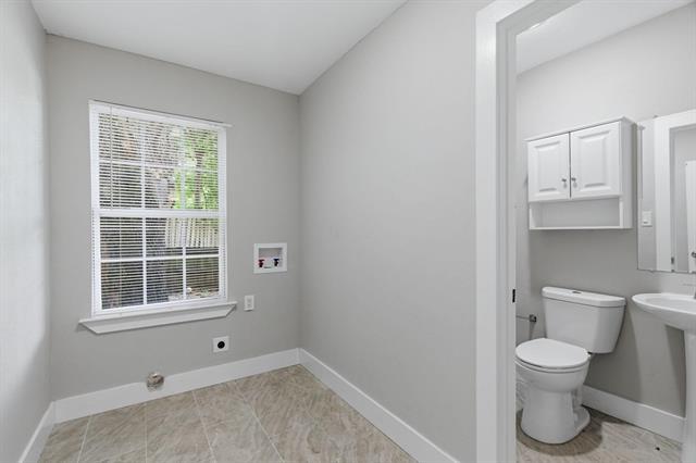 Building Photo - 2204 Dunloe Ave
