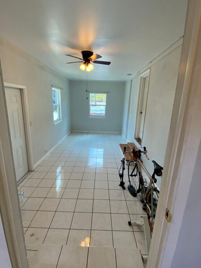 Building Photo - Sunrise Dr. Duplex