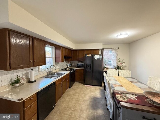 Building Photo - 410 N 5th Ave