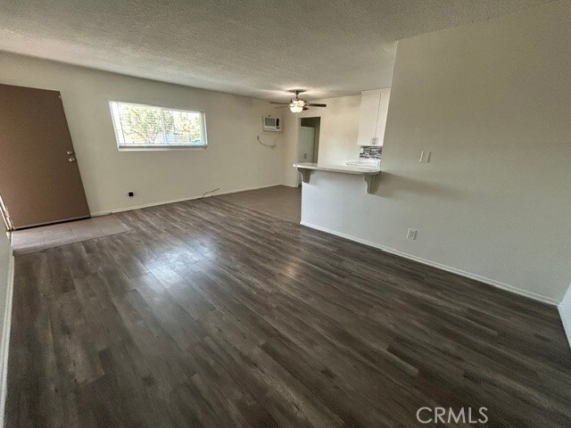 Building Photo - 685 E Vista Chino
