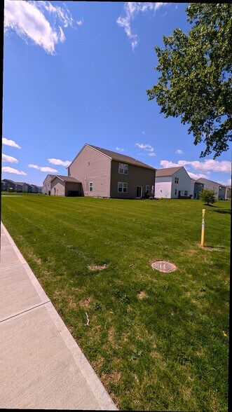 Building Photo - 9160 Larson Dr