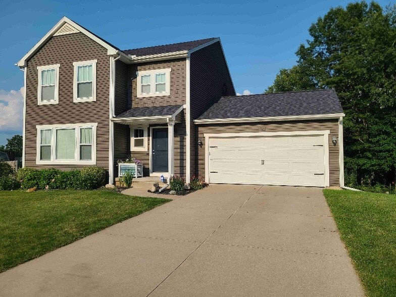 Building Photo - 717 Wild Flower Dr