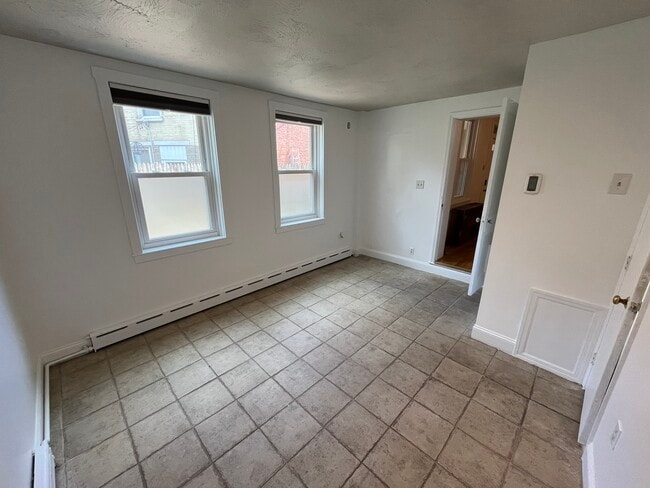 Building Photo - 237 E Walnut St