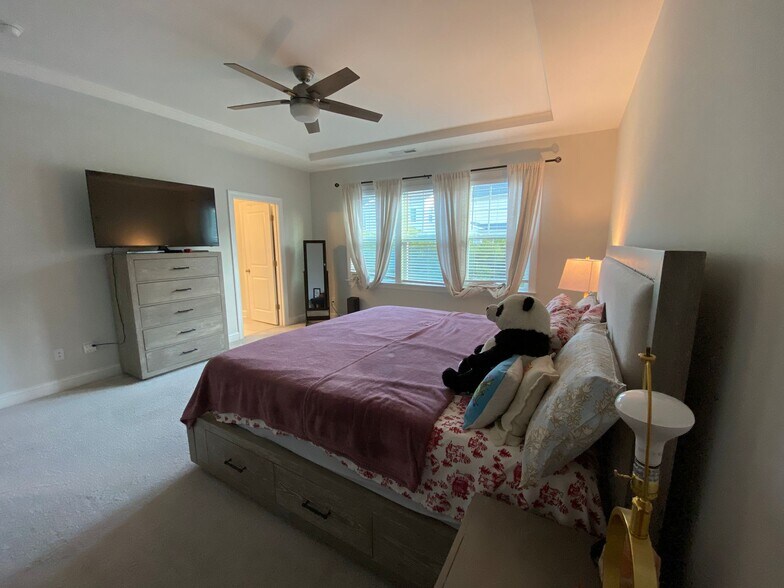 Master Bed - 2905 Baronial St