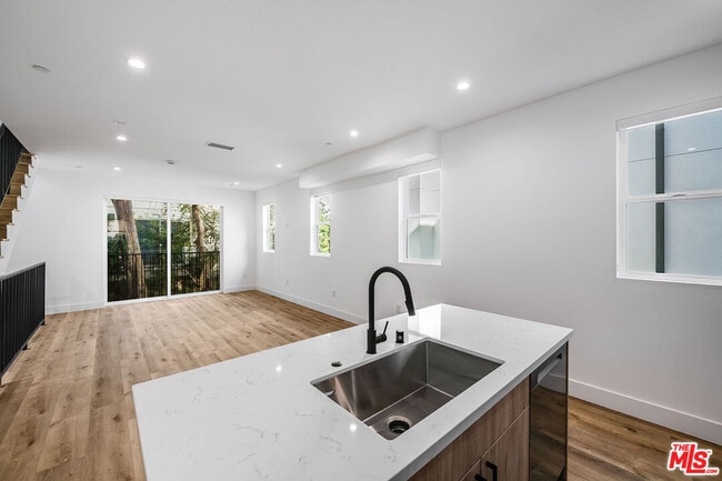 Building Photo - 5042 Laurel Canyon Blvd