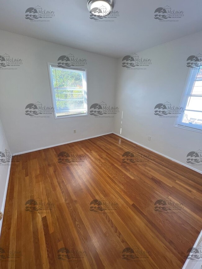 Building Photo - Single Story 3 BD/1BA Home with 2 Car Garage!