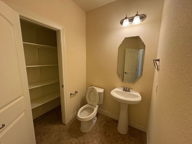 Building Photo - Make This Pflugerville Residence Your New Home!!