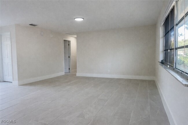 Building Photo - 768 Dellena Ln