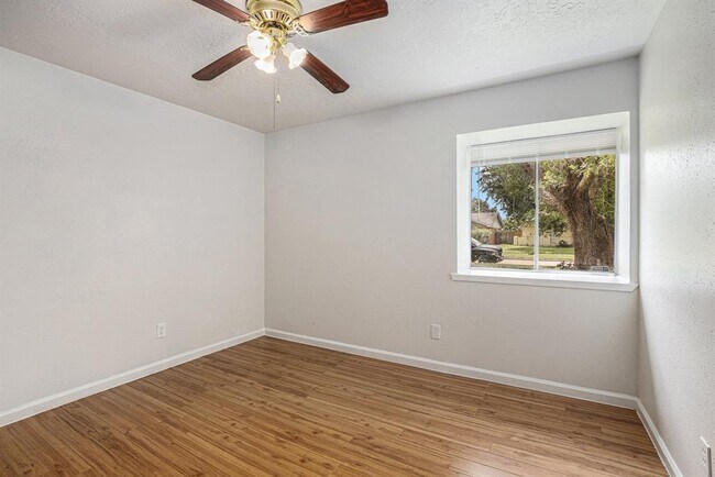 Building Photo - 9418 Spiralwood Ln