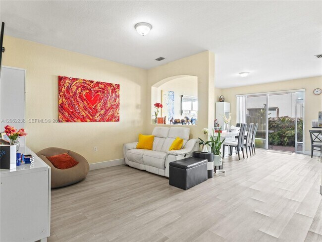 Building Photo - 8128 NW 108th Ct