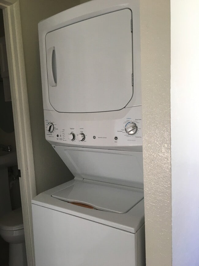 Building Photo - warw01