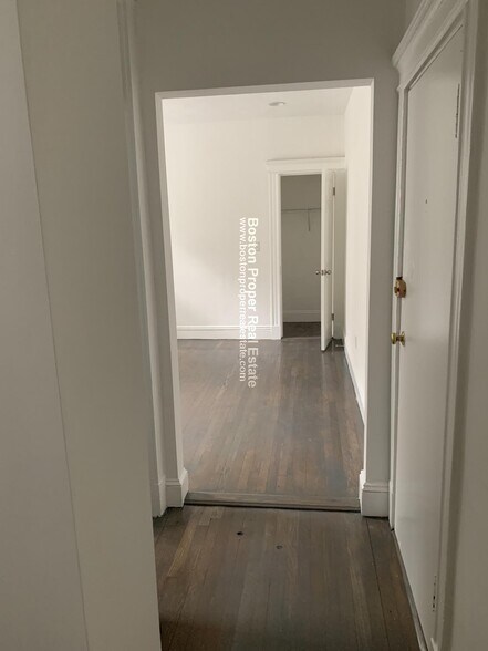 Building Photo - 100 Queensberry St