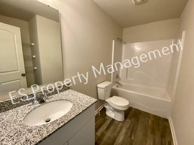 Building Photo - Gorgeous 5 Bedroom 3 Bathroom New Build in Muncie!
