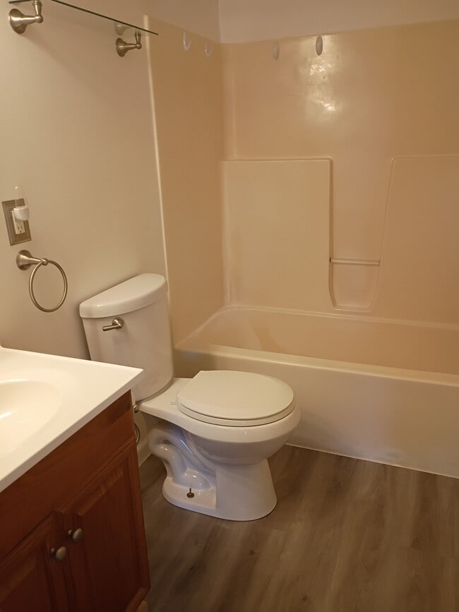 Building Photo - 25 Walnut Mill Ln