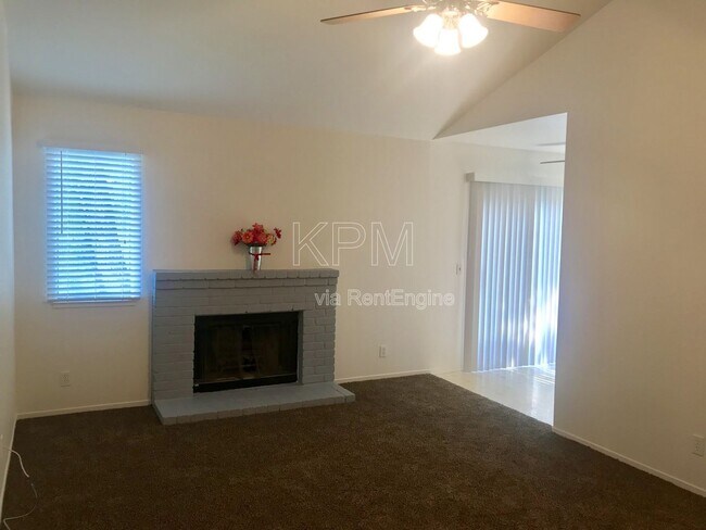 Building Photo - 445 Almond Dr