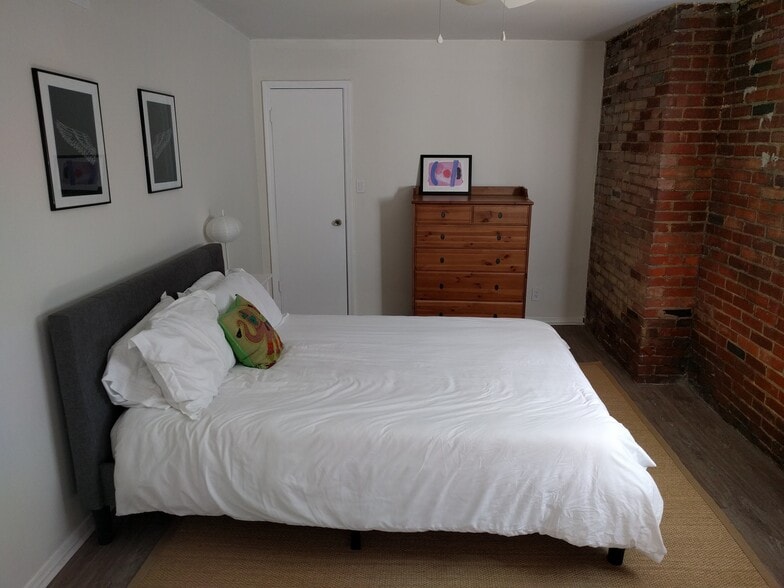 Building Photo - 352 5th Street NE