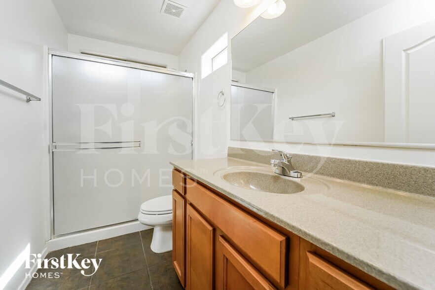 Building Photo - 8711 N Moonfire Dr