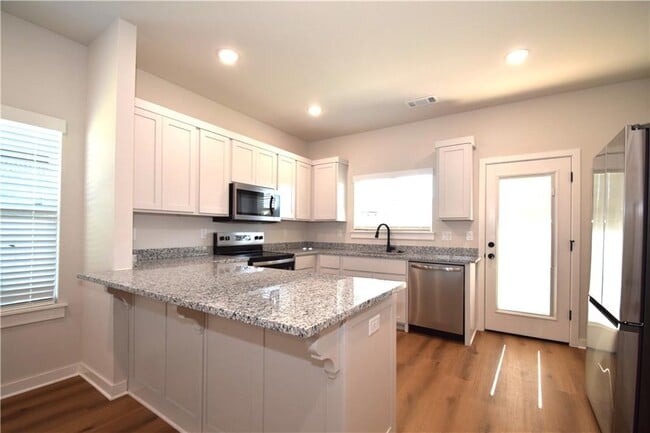 Building Photo - 523 Cosmos St