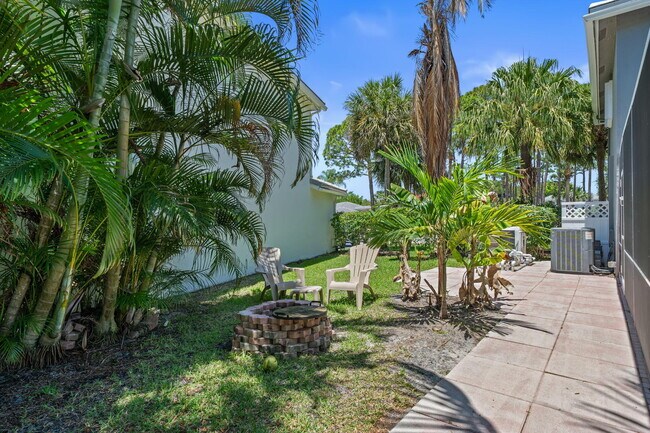 Building Photo - 1527 S Club Dr