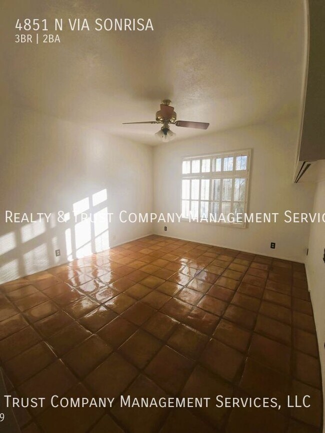 Building Photo - 4851 Vía Sonrisa