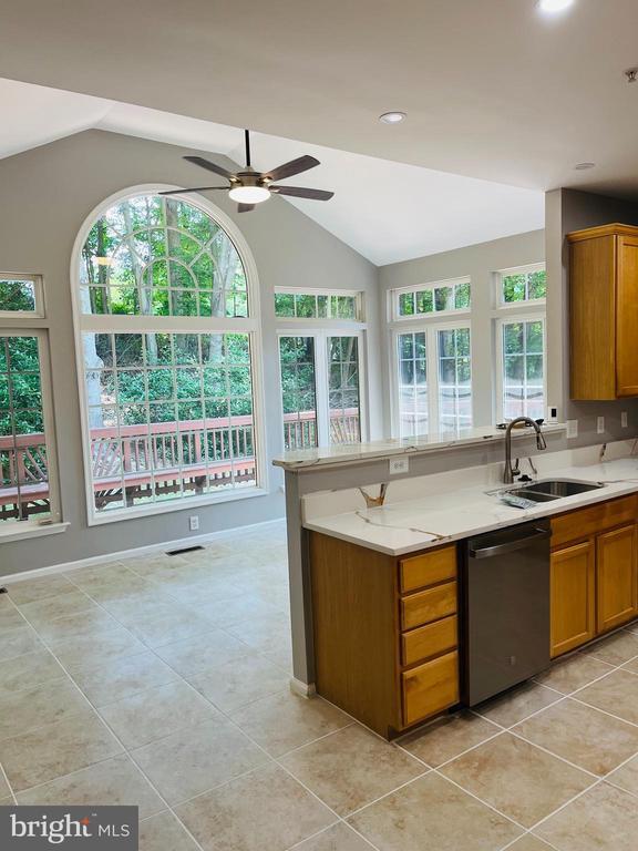 Building Photo - 10400 Twin Knoll Way