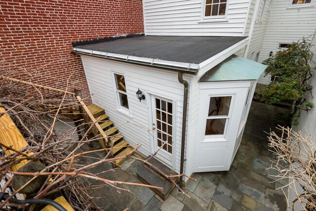 Building Photo - 27 3rd St NE