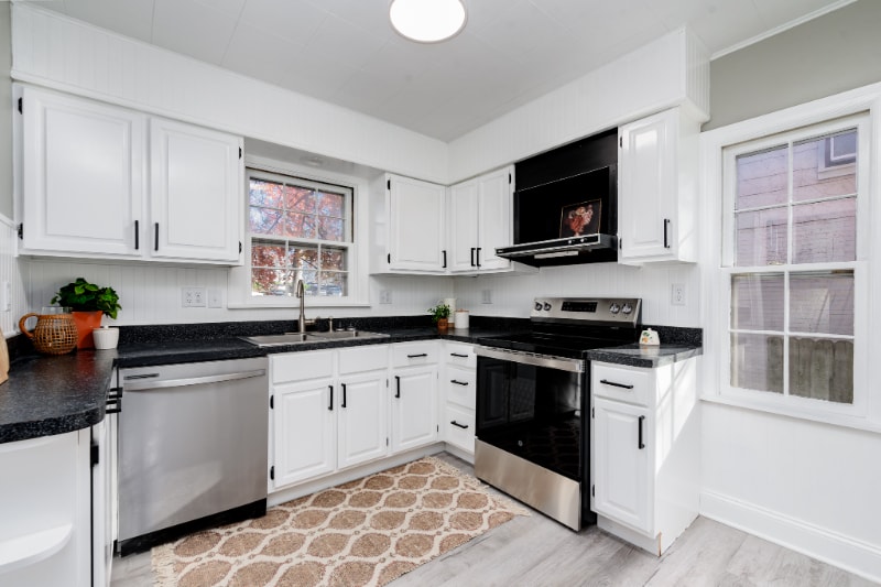 Building Photo - 554 S Clay Ave