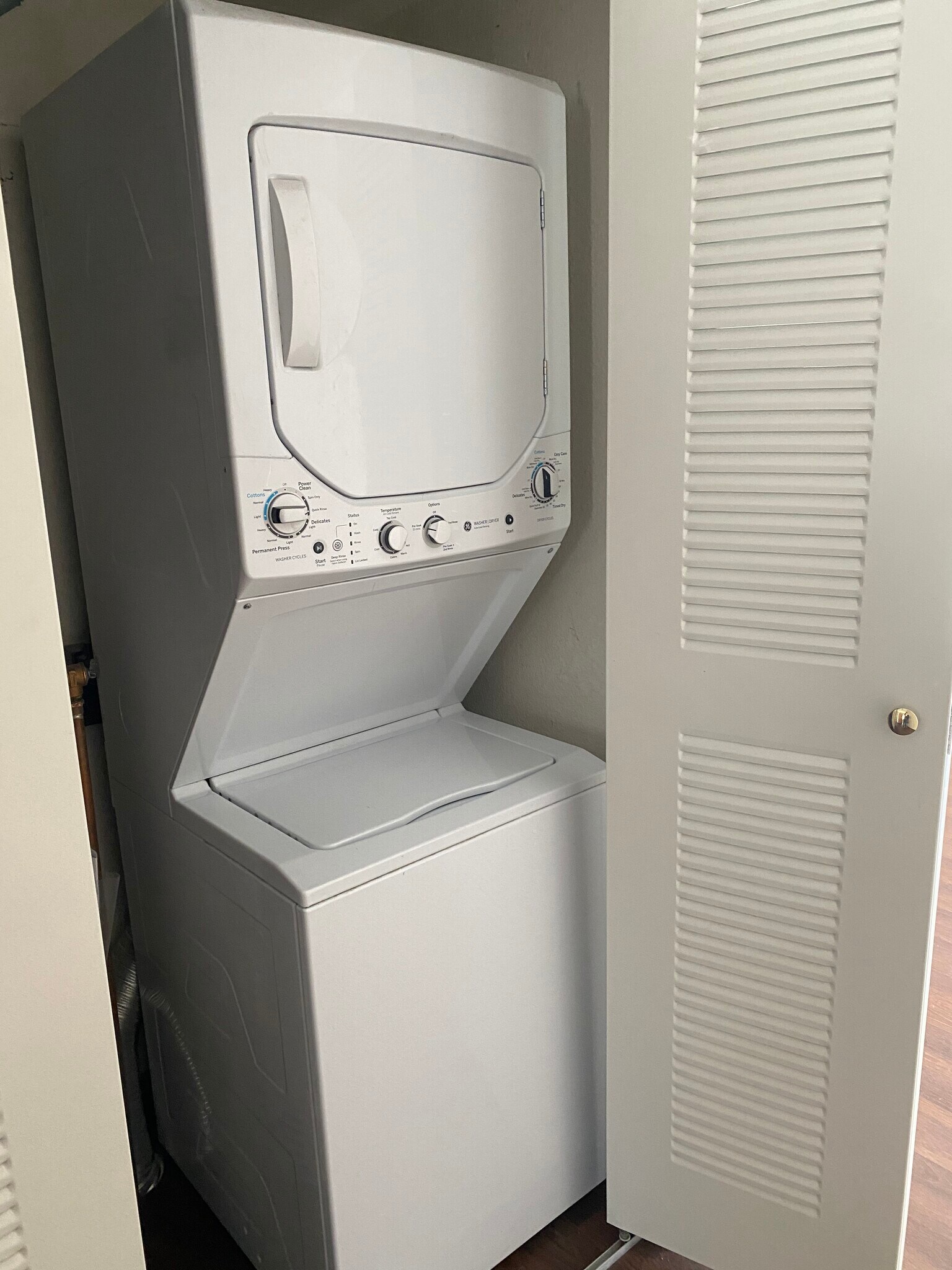 In unit laundry - 1405 Moreland St