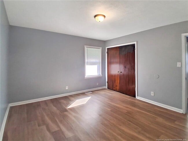 Building Photo - 1086 Essex Pl